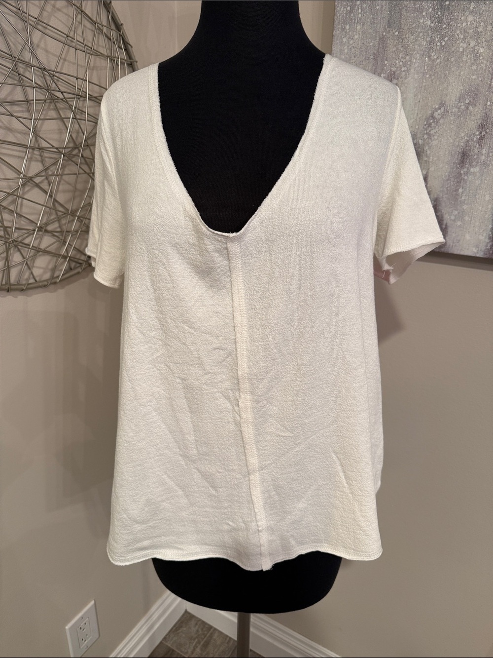 Women's White V-Neck Crepe Hacci Short Sleeve Top size Large